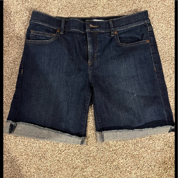 Loft Womens Jeans shorts. Size: 27/4. Excellent condition. Dark rinse. - Picture 2 of 4